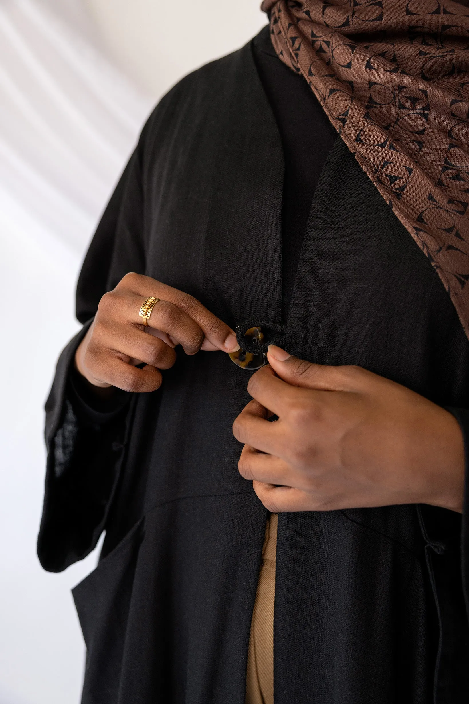 linen pocket abaya black