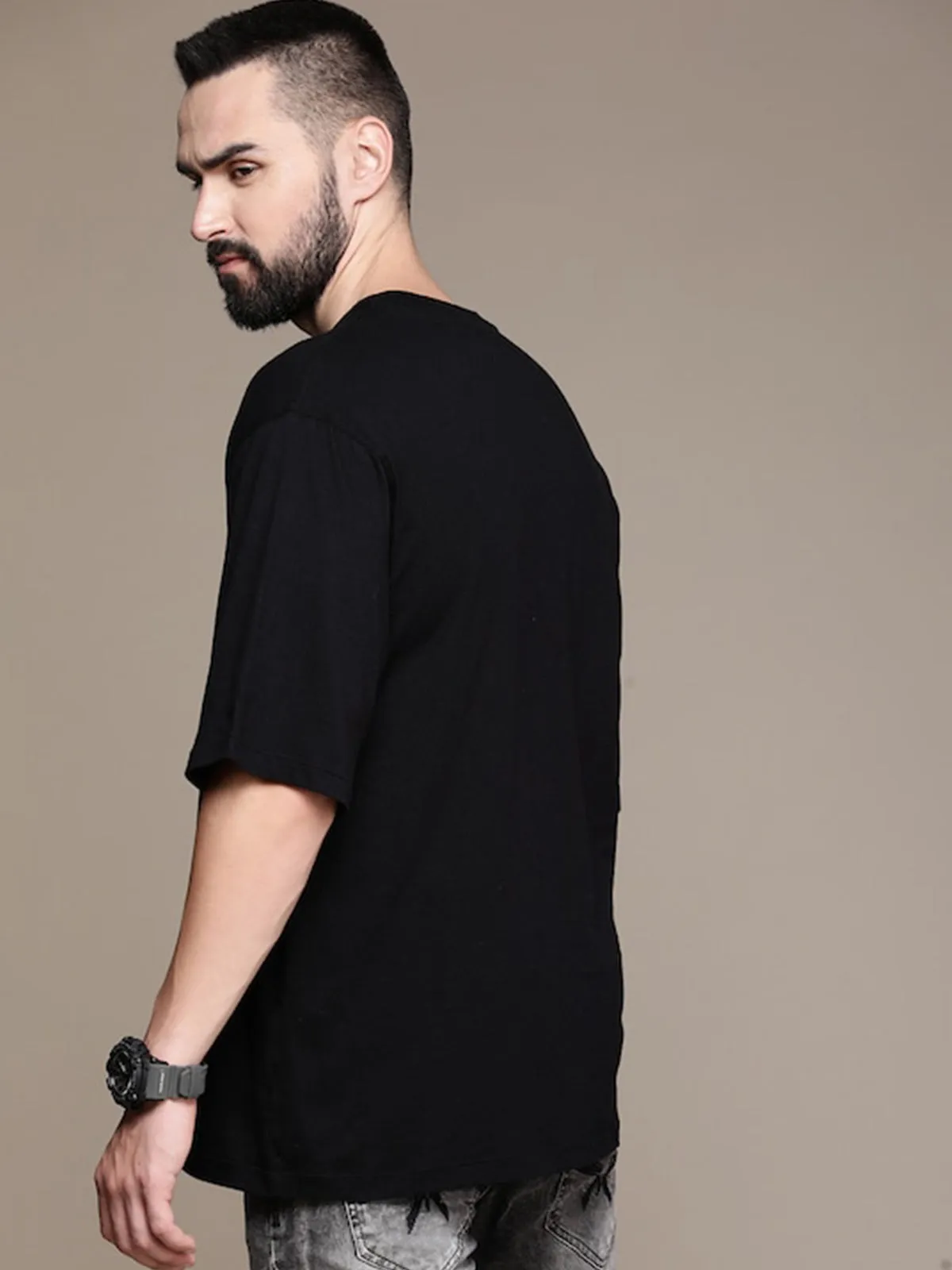 VEIRDO Black Oversized Front Graphic Printed Tshirt