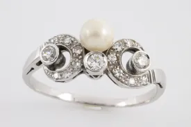 Vintage diamond and pearl ring in white gold