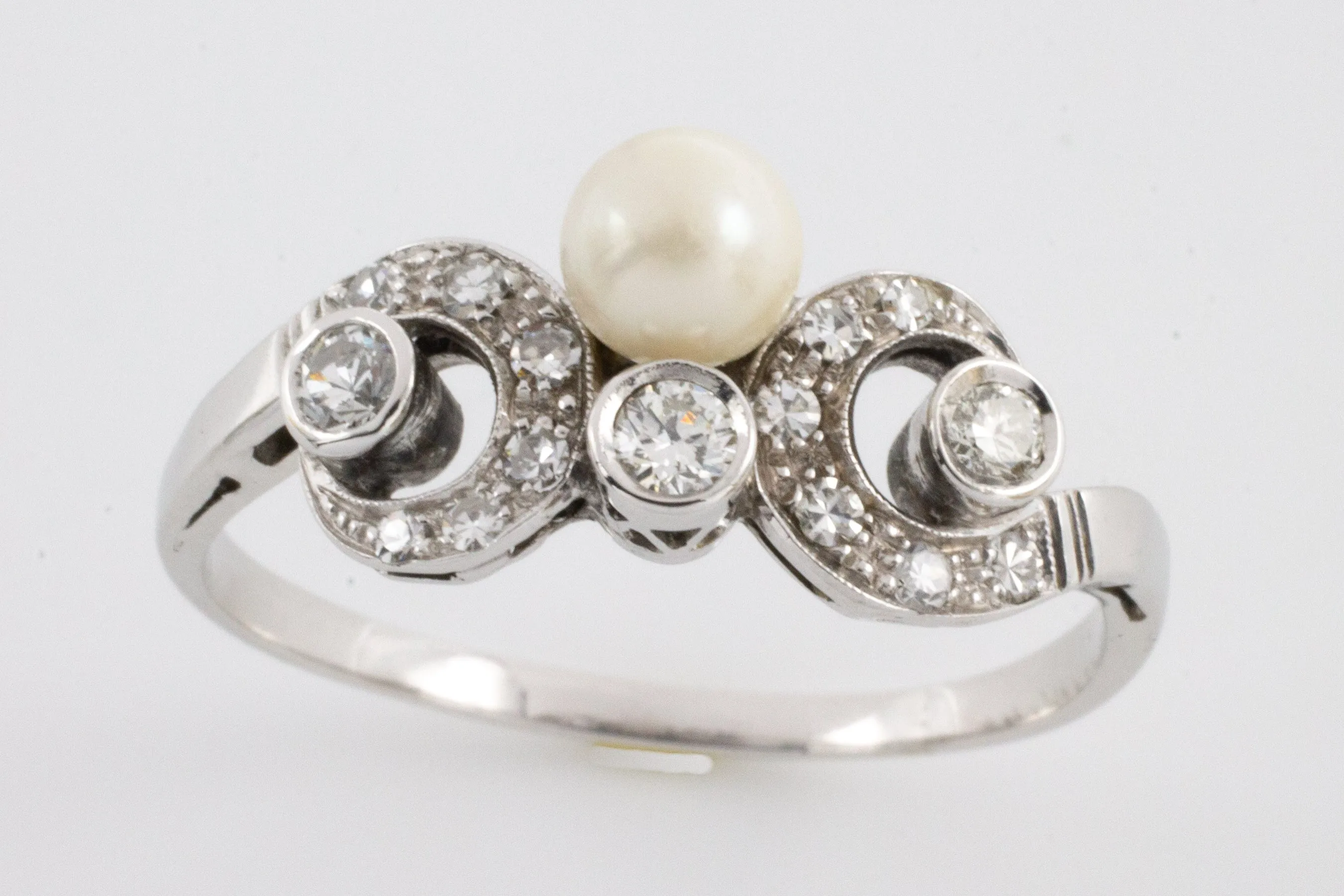 Vintage diamond and pearl ring in white gold