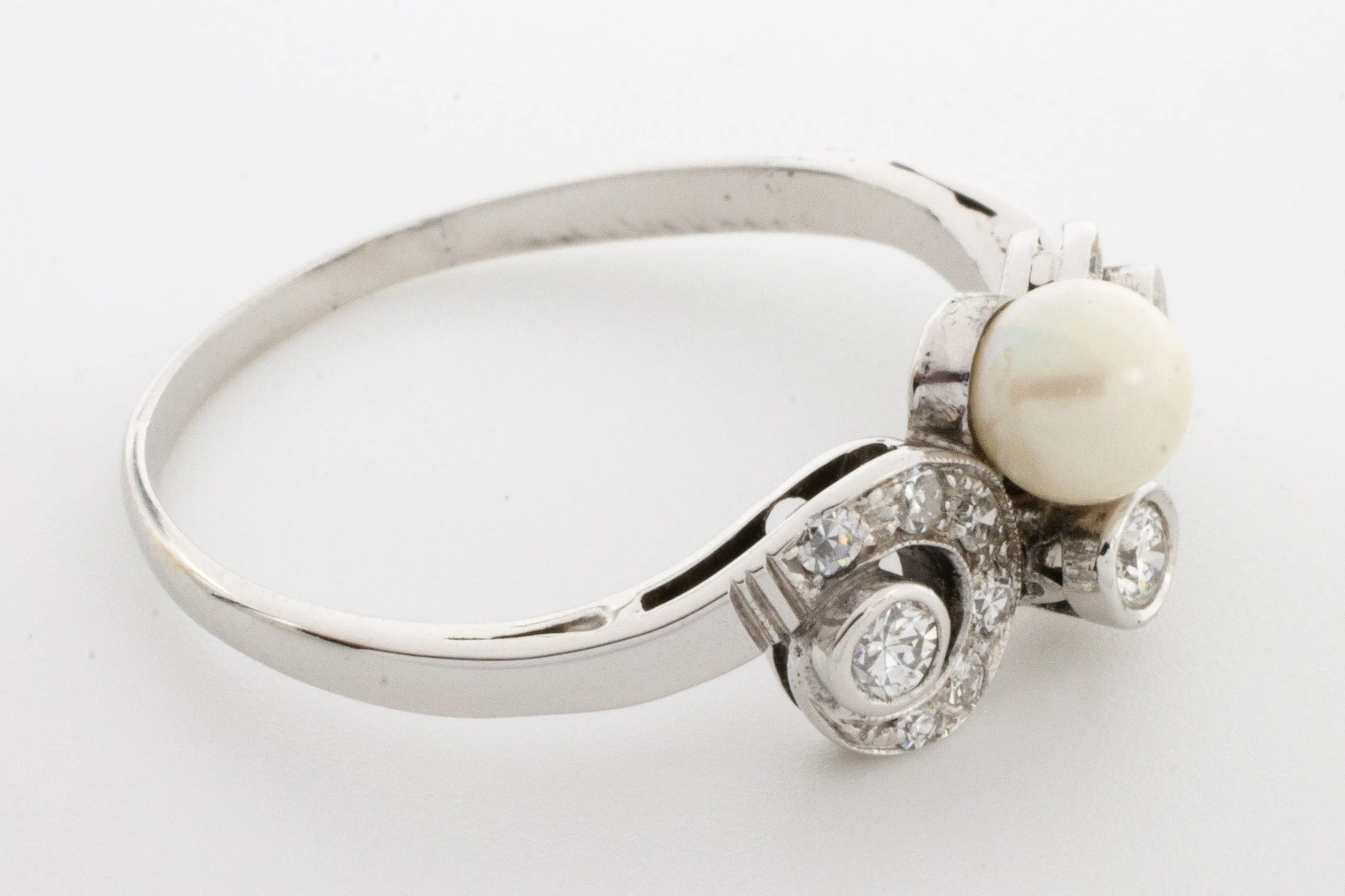 Vintage diamond and pearl ring in white gold